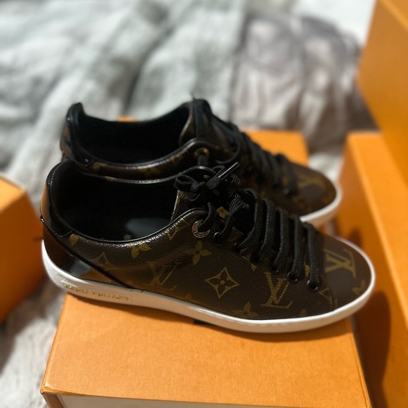 beautiful Louis Vuitton tennis shoes, I have only worn them once, - Picture 3 of 7